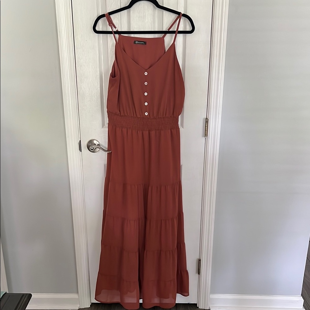 Chic Brown Maxi Dress with Flowing Silhouette